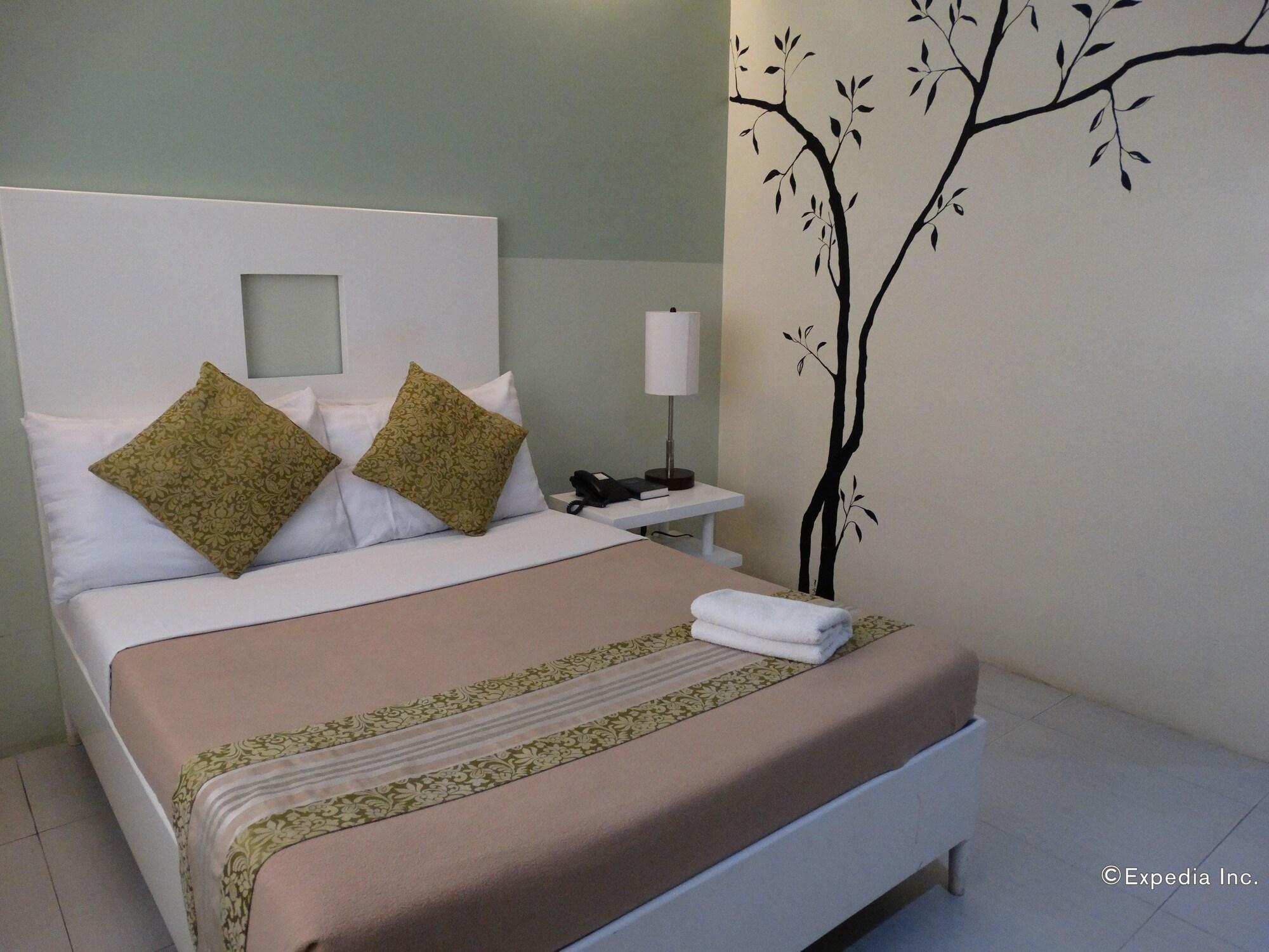 Empire Suites Hotel Puerto Princesa Ngoại thất bức ảnh