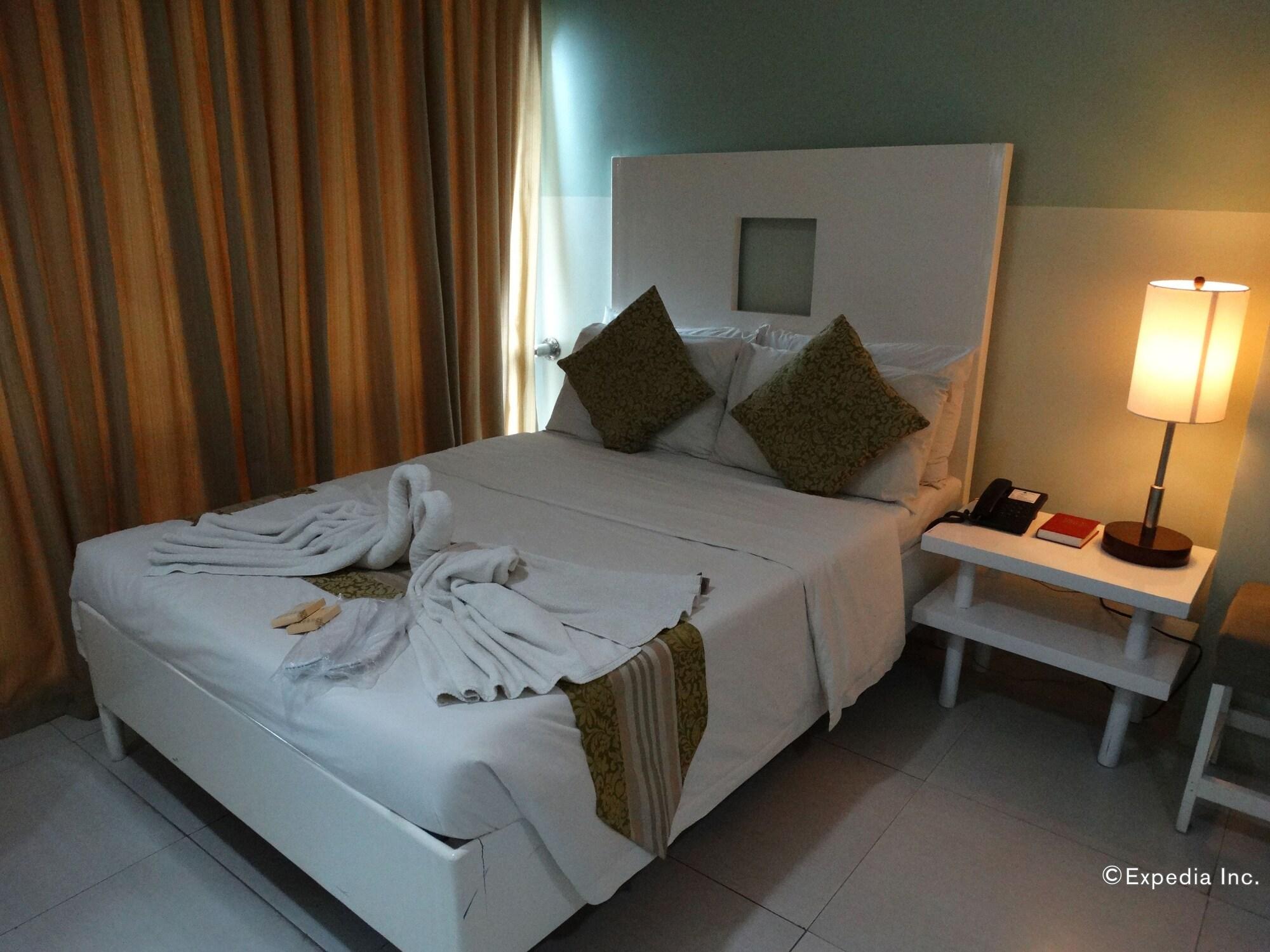 Empire Suites Hotel Puerto Princesa Ngoại thất bức ảnh